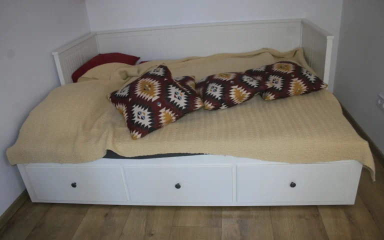 Pihenőtér ággyal vagy kanapéággyal a ZegZug vendégházban