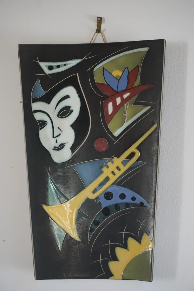 Művészi fali dekoráció a ZegZug vendégházban, karakteres belső részlet