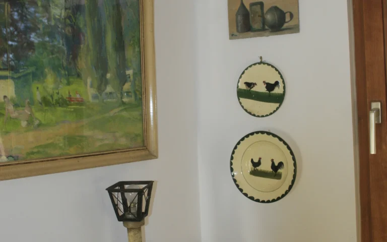 Belső dekoráció és fali részletek a ZegZug vendégházban