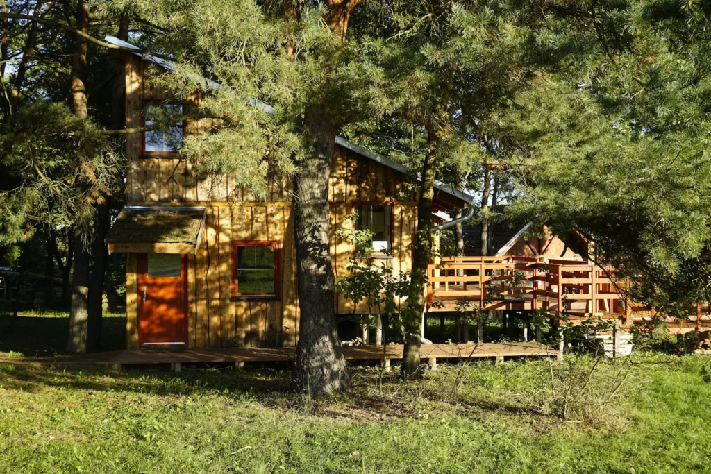 Kültéri részlet a ZegZug vendégház kertjéből és teraszáról