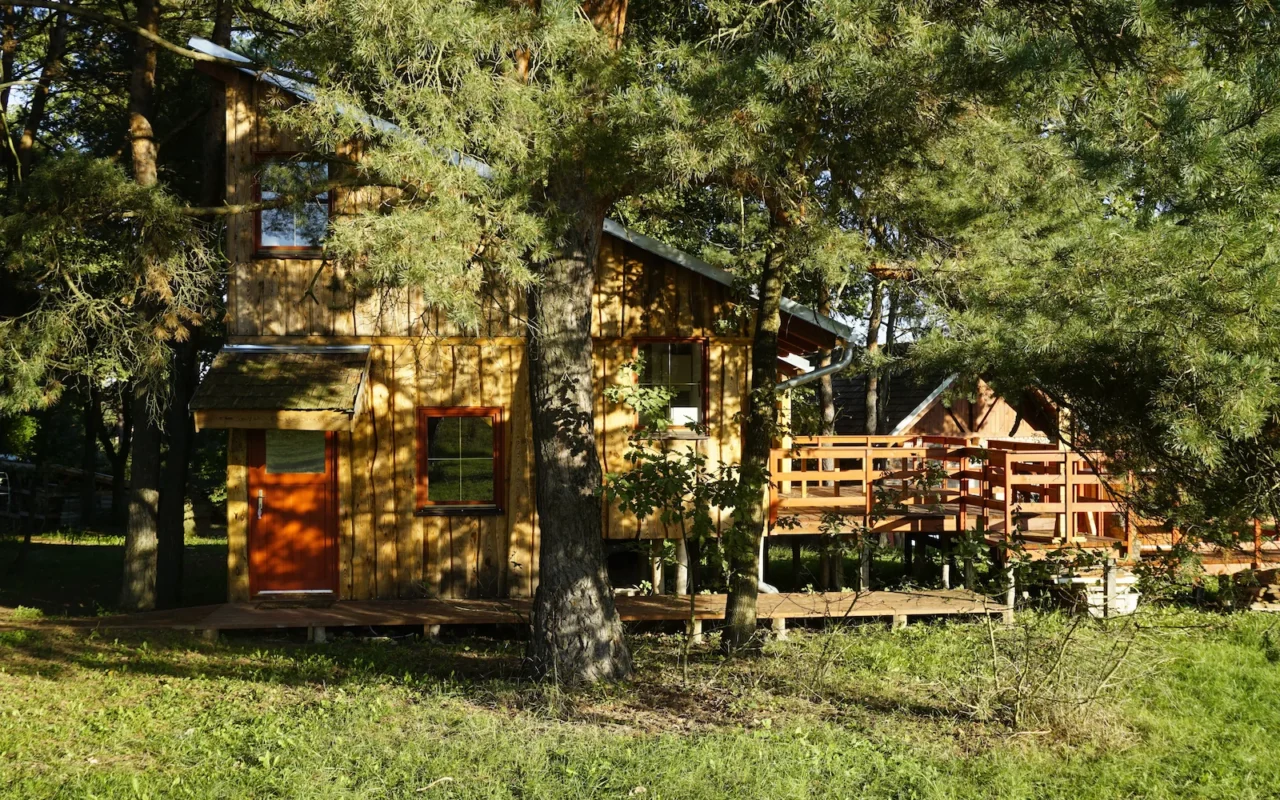 Kültéri részlet a ZegZug vendégház kertjéből és teraszáról