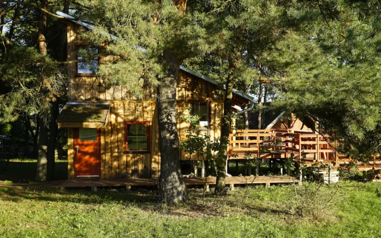 Kültéri részlet a ZegZug vendégház kertjéből és teraszáról