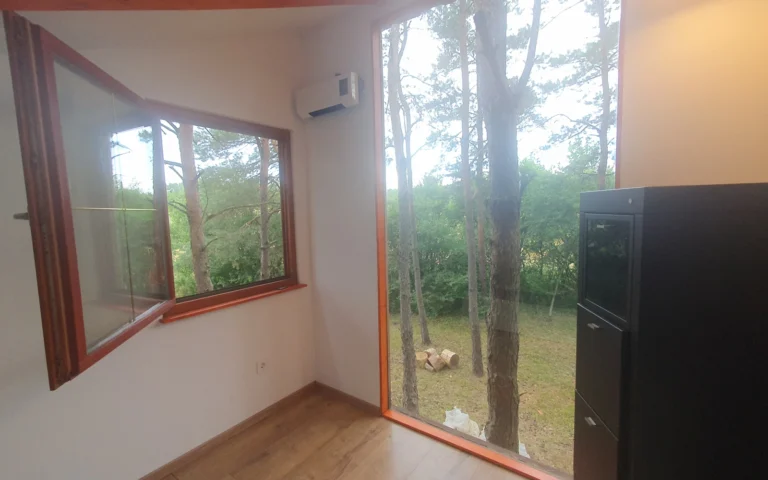 Nappali ablak a ZegZug vendégházban