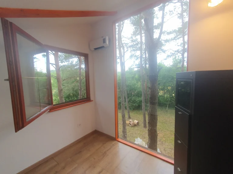 Nappali ablak a ZegZug vendégházban