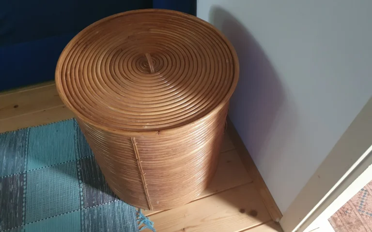 Fonott kiegészítő és belső részlet a vendégházban, természetes anyagokkal